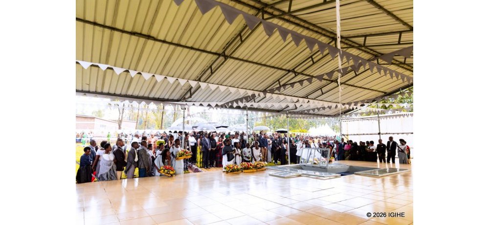 Abaturage bo mu yahoze ari komine Ngenda bunamiye abashyinguye ku Rwibutso rwa Jenoside rwa Ruhuha