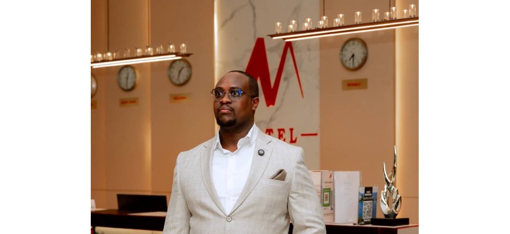 Gatete James ushinzwe ubucuruzi no kumenyekanisha ibikorwa muri M Hotel yashishikarije ibigo bya Leta n’iby’abikorera kugana iyi hotel