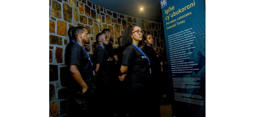 Abakozi ba MUA Insurance basobanuriwe amateka yagejeje kuri Jenoside yakorewe Abatutsi