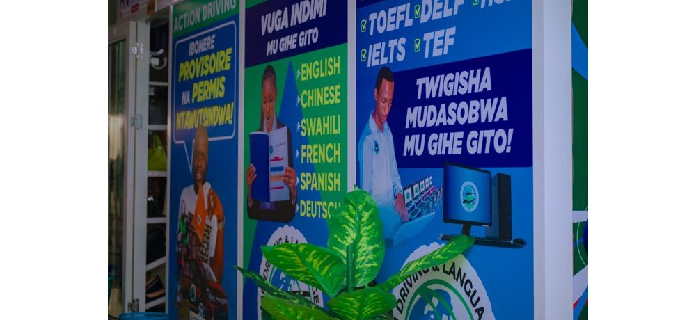 Action College itanga amasomo atandukanye arimo n’indimi zigishwa n’abarimu b’abahanga, barimo n’abanyamahanga bavukiye mu bihugu bikoresha izo ndimi nk’ururimi rwabo gakondo