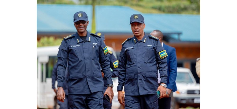 Umuvugizi wa Polisi y’u Rwanda, ACP Boniface Rutikanga ari kumwe n’umuyobozi wa Polisi mu Ntara y’Iburasirazuba, ACP Kanyamihigo Innocent