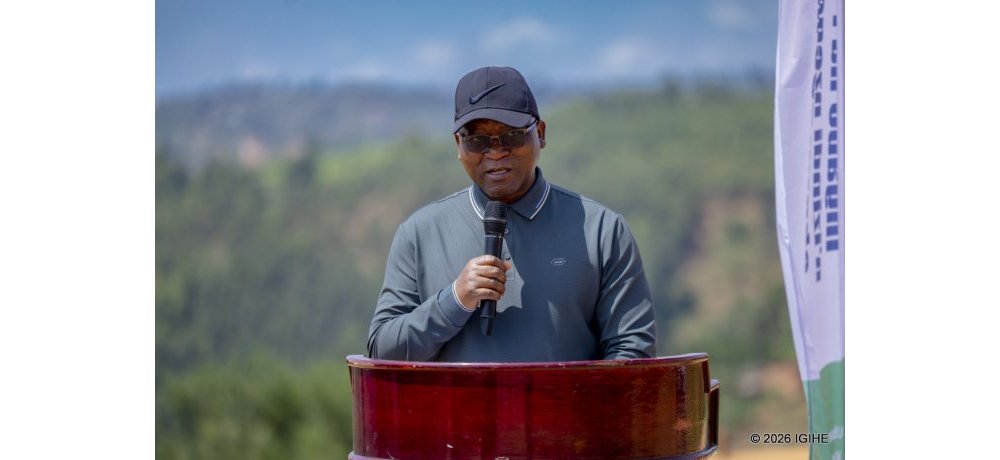 Minisitiri w’Ingabo, Marizamunda Juvenal, Yagaragaje ko impamvu hategurwa ibikorwa byo guteza imbere abaturage ari ukubera ko umutekano n’iterambere biba bikwiriye kujyana