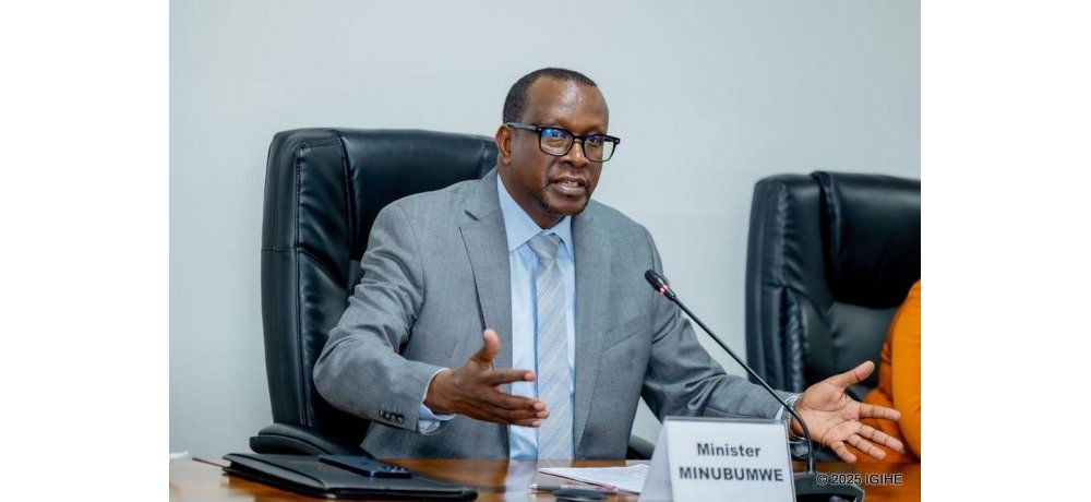Minisitiri Bizimana yavuze ko inzu zirenga 6900 z’Abarokotse Jenoside yakorewe Abatutsi zikenewe kubakwa bushya