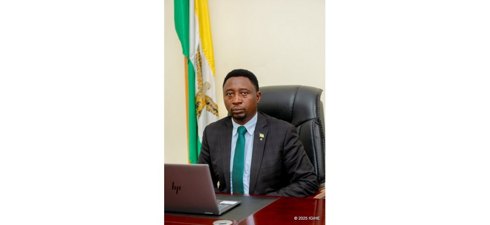 Senateri Habineza yavuze ko nta mikoranire afitanye na Rusesabagina