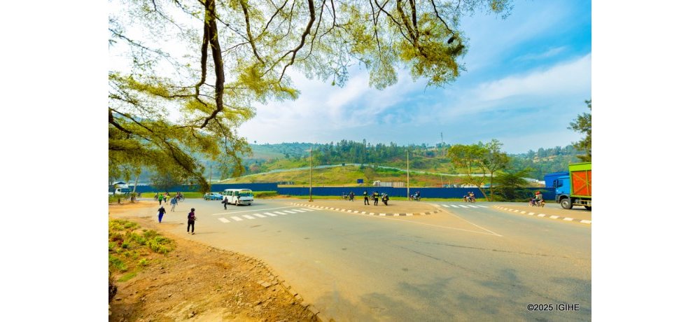 Aho hazitiwe n’amabati ni ho uruganda ruzubakwa