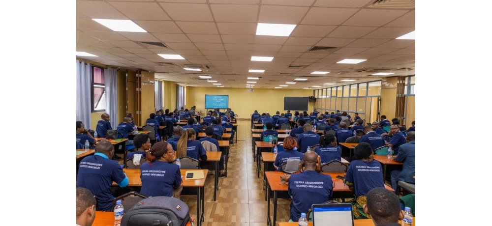 Abahinzi barenga 120 babanje guhugurwa ku bwishingizi bw’ibyo bahinga muri ’greenhouse’ 