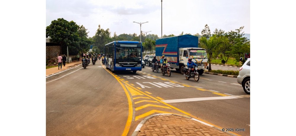 Abatwaye ibindi binyabiziga bitari bisi batangiye kubahiriza amabwiriza yo kutabangamira bisi zitwaye abagenzi ku buryo bwa rusange
