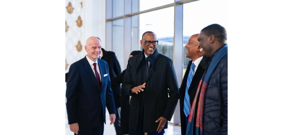 Perezida Kagame aganira na Infantino na Motsepe