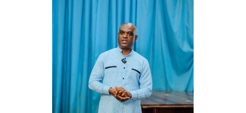 Umuyobozi w’Ishami ry’Ubuzima n’iteramere ry’imibereho myiza y’abaturage mu Karere ka Gasabo, Munyaneza Aimable, yashimye Abagize Urugaga rw’Ababaruramari uburyo bakomeza gufasha abarokotse Jenoside yakorewe Abatutsi